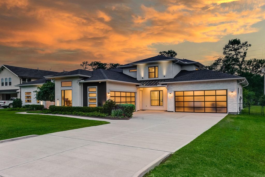 1002 Royal Lakes Manor Boulevard, Richmond, TX 77469