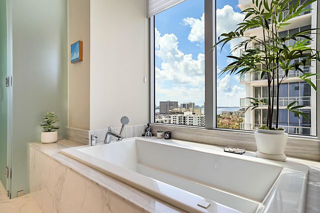 2 Water Club Way 1604, North Palm Beach, FL 33408