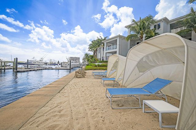 2 Water Club Way 1604, North Palm Beach, FL 33408