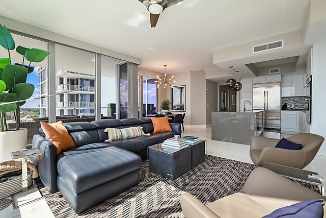 2 Water Club Way 1604, North Palm Beach, FL 33408