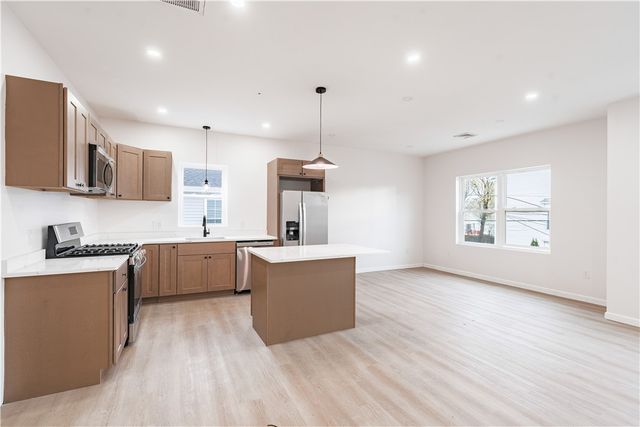 39 Douglas Avenue, Providence, RI 02908