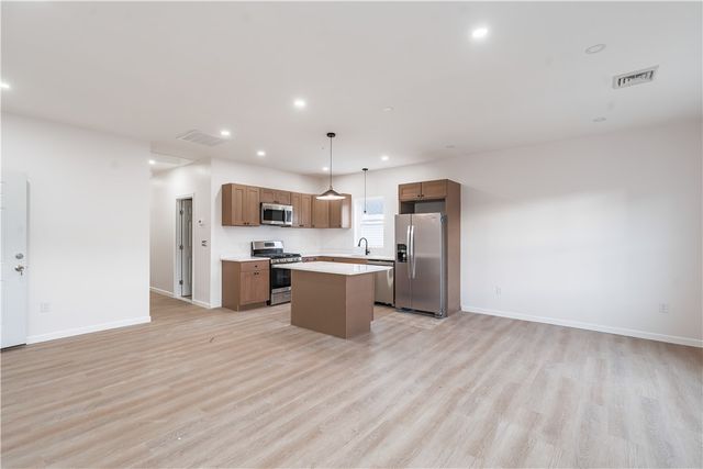 39 Douglas Avenue, Providence, RI 02908