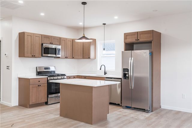 39 Douglas Avenue, Providence, RI 02908