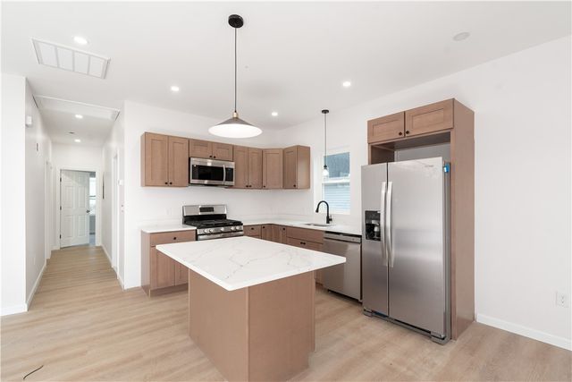 39 Douglas Avenue, Providence, RI 02908