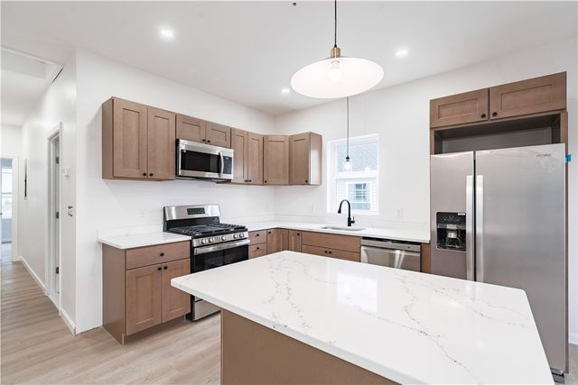 39 Douglas Avenue, Providence, RI 02908