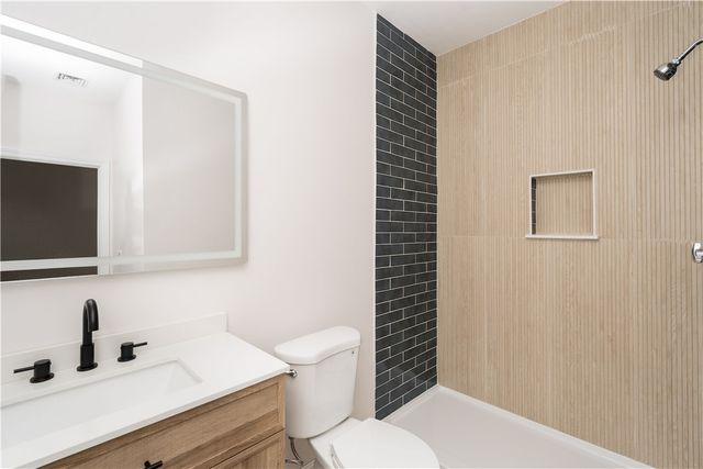 39 Douglas Avenue, Providence, RI 02908