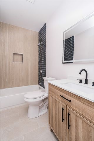 39 Douglas Avenue, Providence, RI 02908