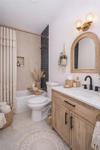 39 Douglas Avenue, Providence, RI 02908