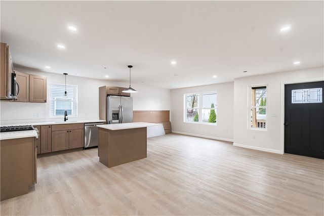 39 Douglas Avenue, Providence, RI 02908