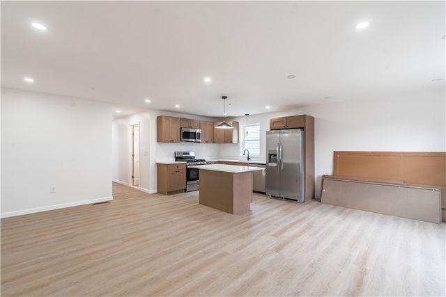 39 Douglas Avenue, Providence, RI 02908