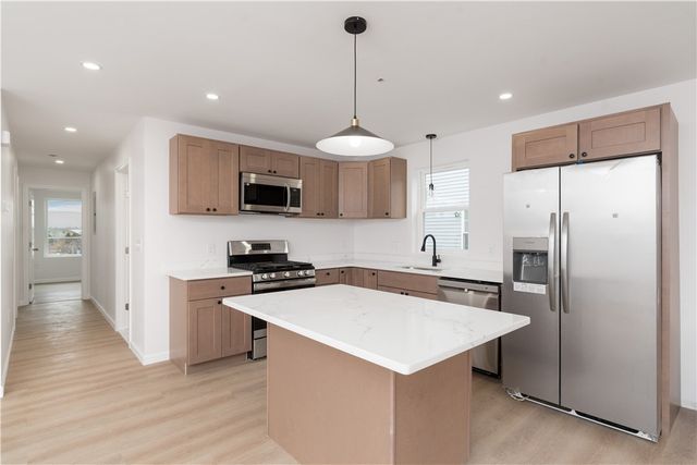 39 Douglas Avenue, Providence, RI 02908