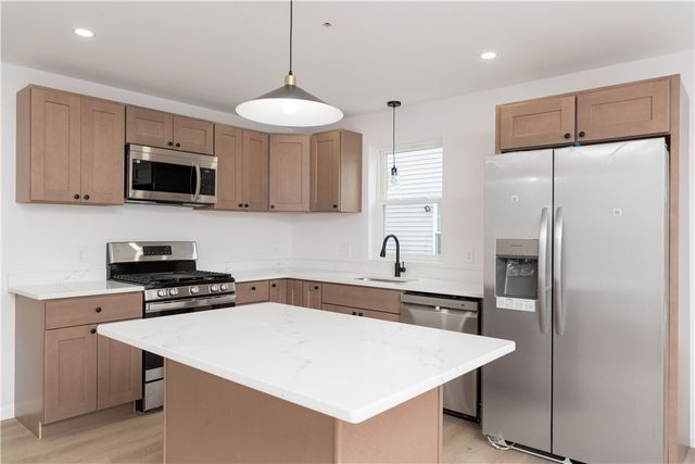 39 Douglas Avenue, Providence, RI 02908