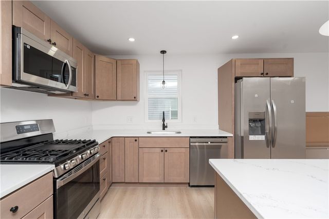 39 Douglas Avenue, Providence, RI 02908