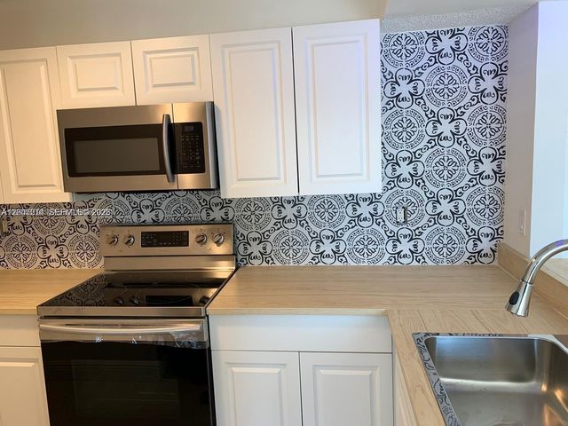 8590 SW 212th St 210, Cutler Bay, FL 33189