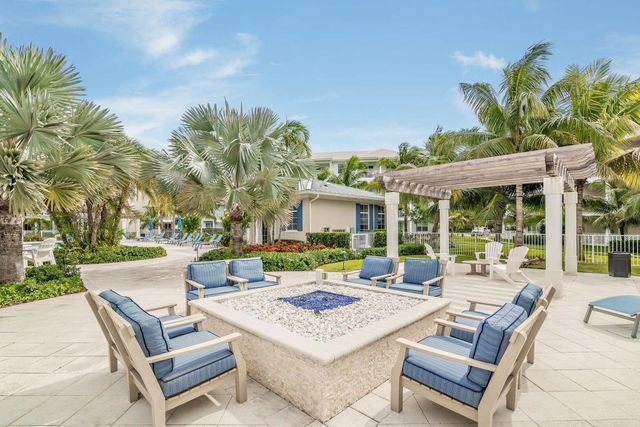 431 Bay Colony Drive N, Juno Beach, FL 33408