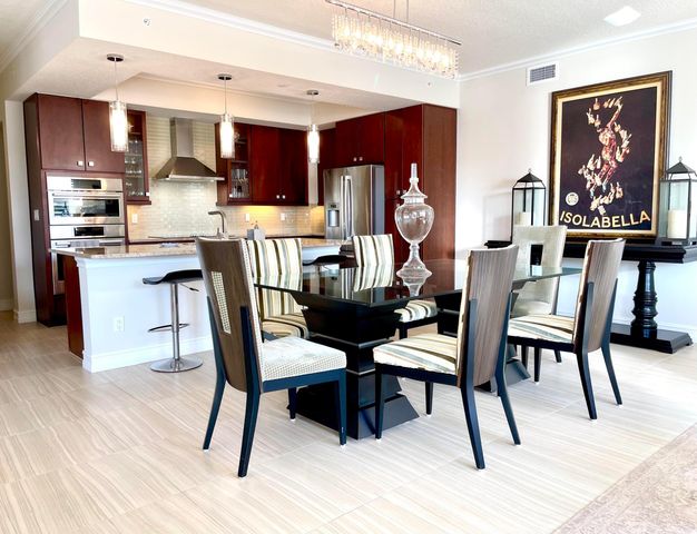 431 Bay Colony Drive N, Juno Beach, FL 33408