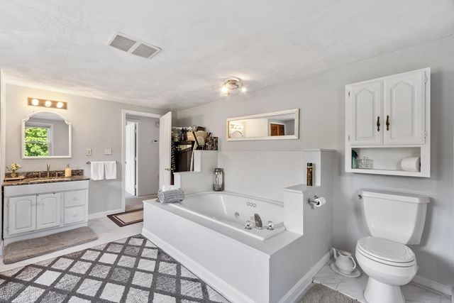 80 High St, Wilmington, MA 01887