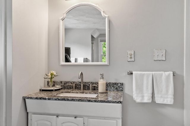 80 High St, Wilmington, MA 01887