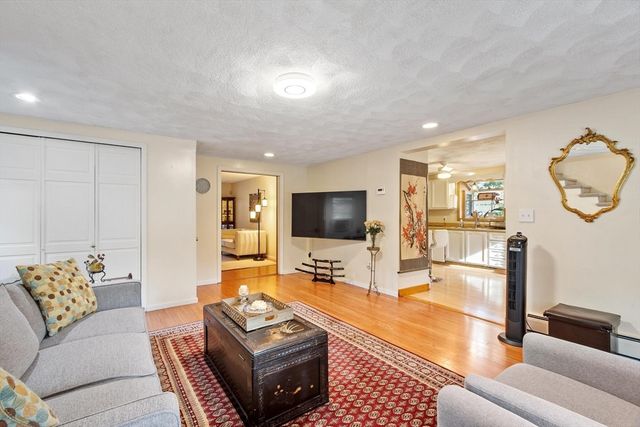 80 High St, Wilmington, MA 01887