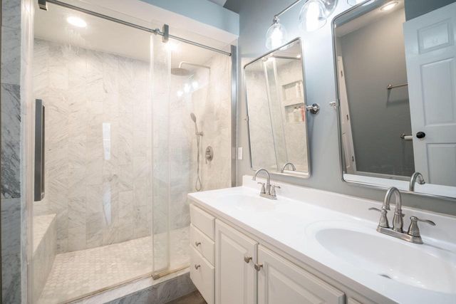 N56W33191 Ivy LANE, Nashotah, WI 53058