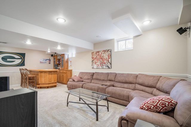 N56W33191 Ivy LANE, Nashotah, WI 53058