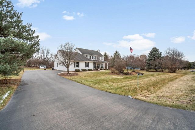 N56W33191 Ivy LANE, Nashotah, WI 53058