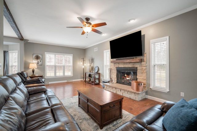 N56W33191 Ivy LANE, Nashotah, WI 53058