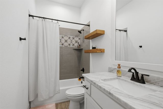 924 Rodgers Avenue, Godley, TX 76044