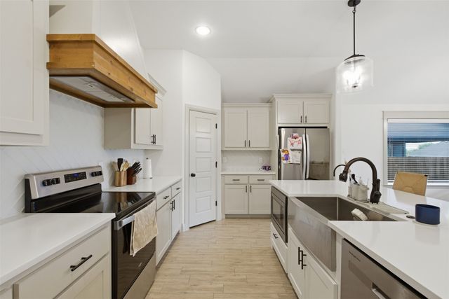 924 Rodgers Avenue, Godley, TX 76044