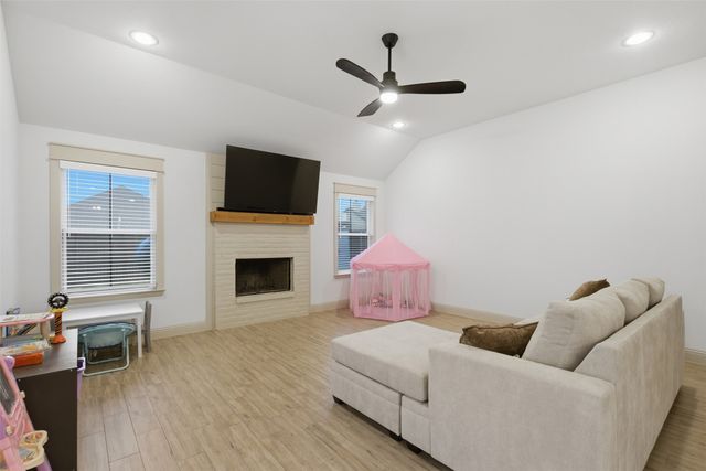 924 Rodgers Avenue, Godley, TX 76044