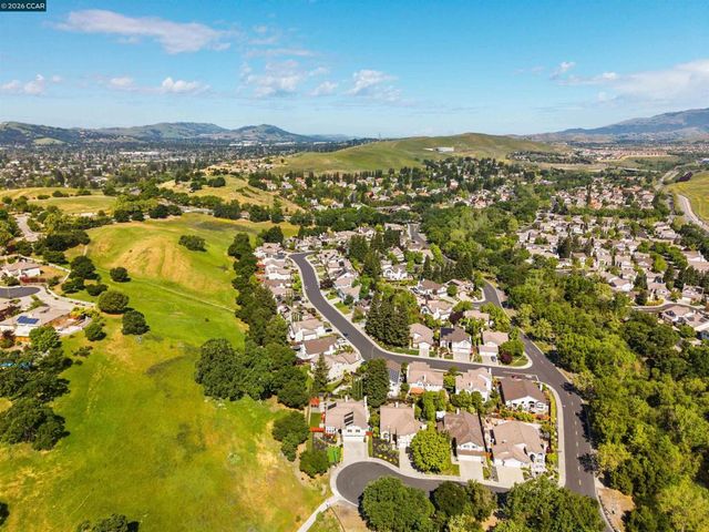 812 Beaver Creek Ct, San Ramon, CA 94582
