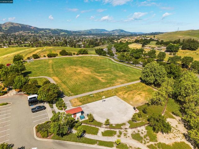 812 Beaver Creek Ct, San Ramon, CA 94582