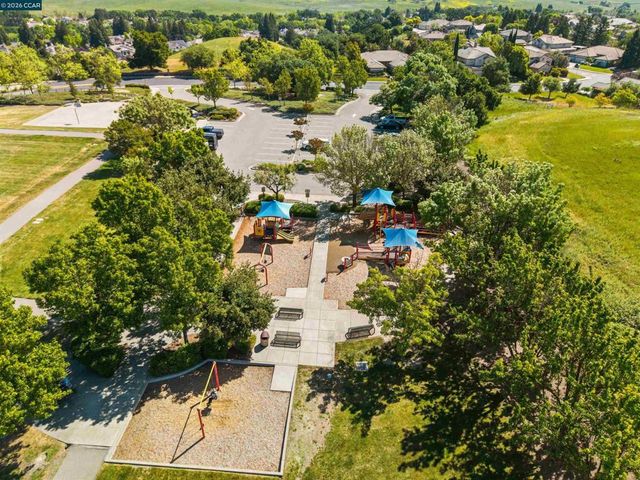 812 Beaver Creek Ct, San Ramon, CA 94582