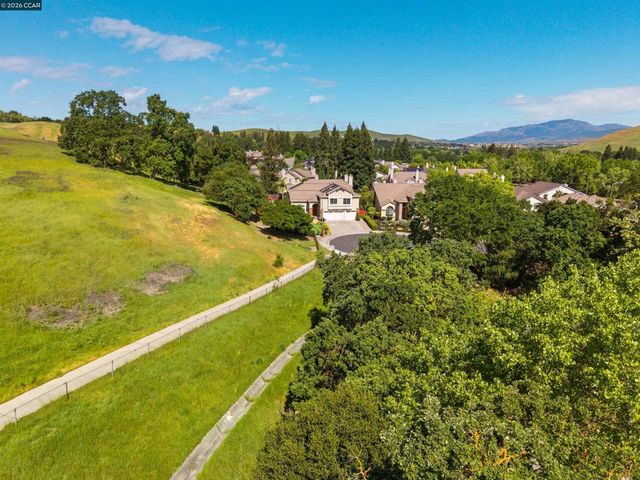812 Beaver Creek Ct, San Ramon, CA 94582