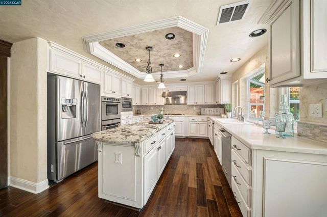 812 Beaver Creek Ct, San Ramon, CA 94582