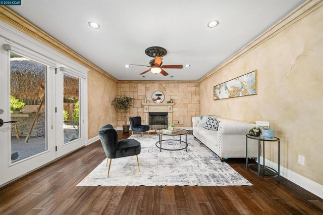 812 Beaver Creek Ct, San Ramon, CA 94582