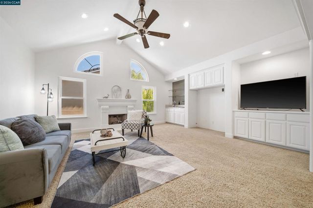 812 Beaver Creek Ct, San Ramon, CA 94582