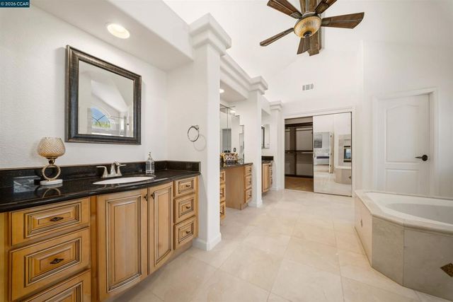 812 Beaver Creek Ct, San Ramon, CA 94582