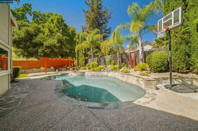 812 Beaver Creek Ct, San Ramon, CA 94582