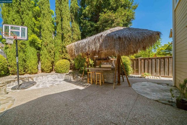 812 Beaver Creek Ct, San Ramon, CA 94582