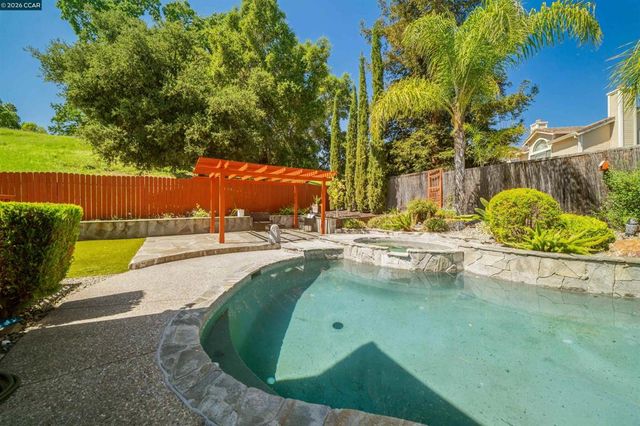 812 Beaver Creek Ct, San Ramon, CA 94582