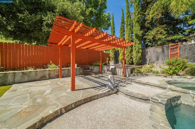 812 Beaver Creek Ct, San Ramon, CA 94582