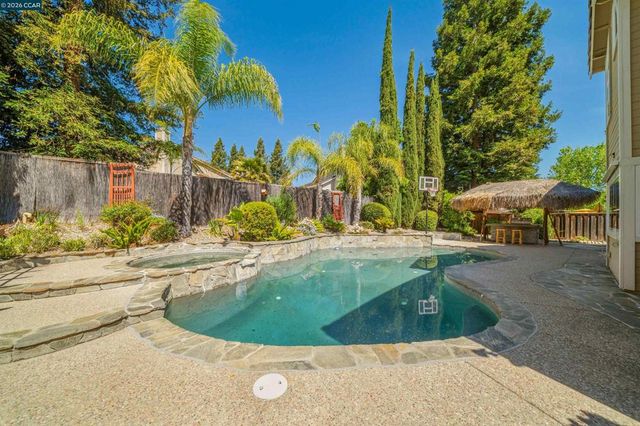812 Beaver Creek Ct, San Ramon, CA 94582