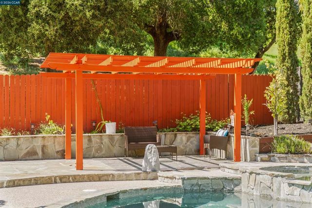 812 Beaver Creek Ct, San Ramon, CA 94582