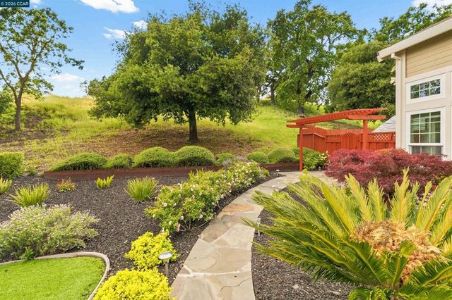 812 Beaver Creek Ct, San Ramon, CA 94582