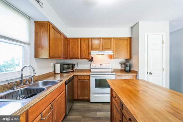23 PINCKNEY DR, Coatesville, PA 19320