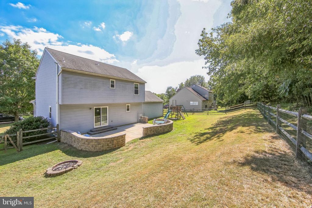 23 PINCKNEY DR, Coatesville, PA 19320