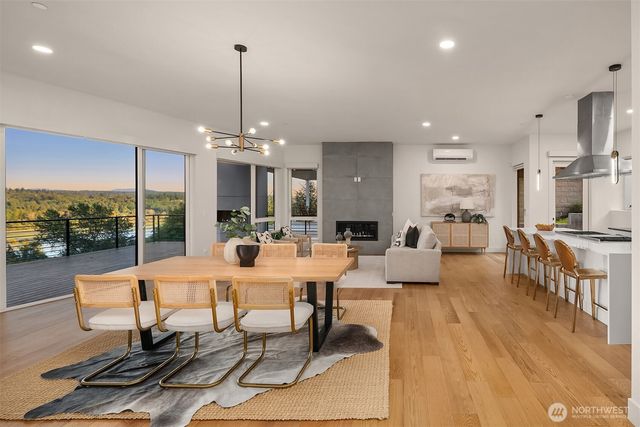 11909 90th Avenue NE, Kirkland, WA 98034