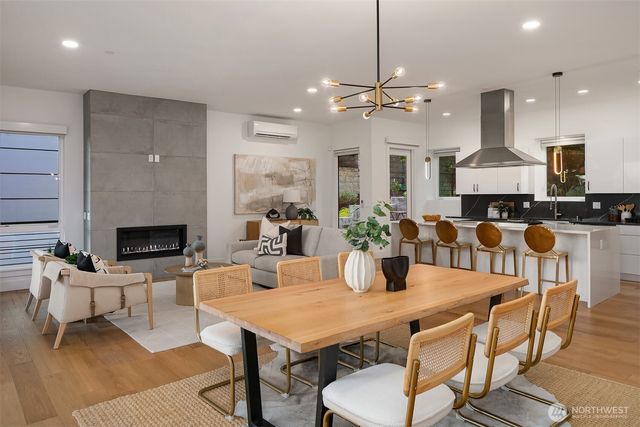 11909 90th Avenue NE, Kirkland, WA 98034