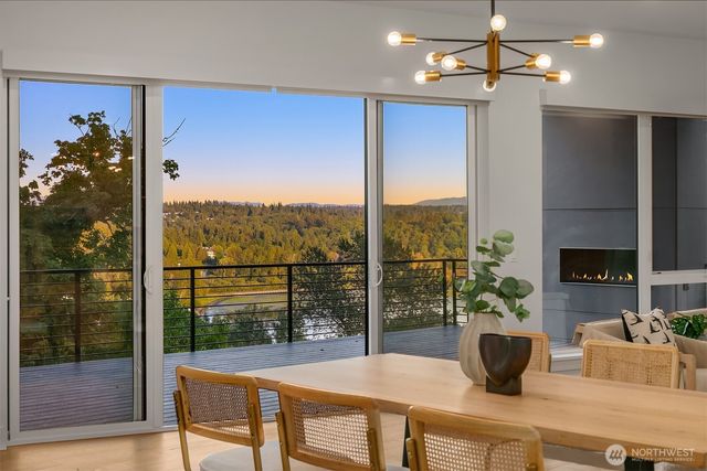 11909 90th Avenue NE, Kirkland, WA 98034